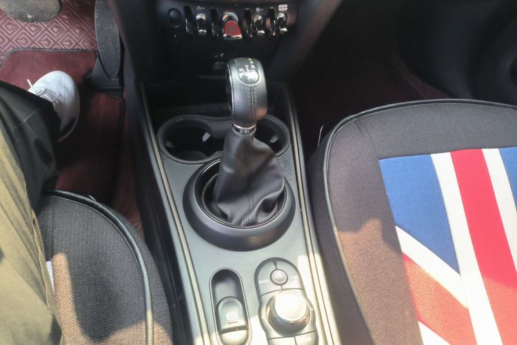 Used MINI Countryman 2018 1.5T COOPER Special Edition Gear Lever