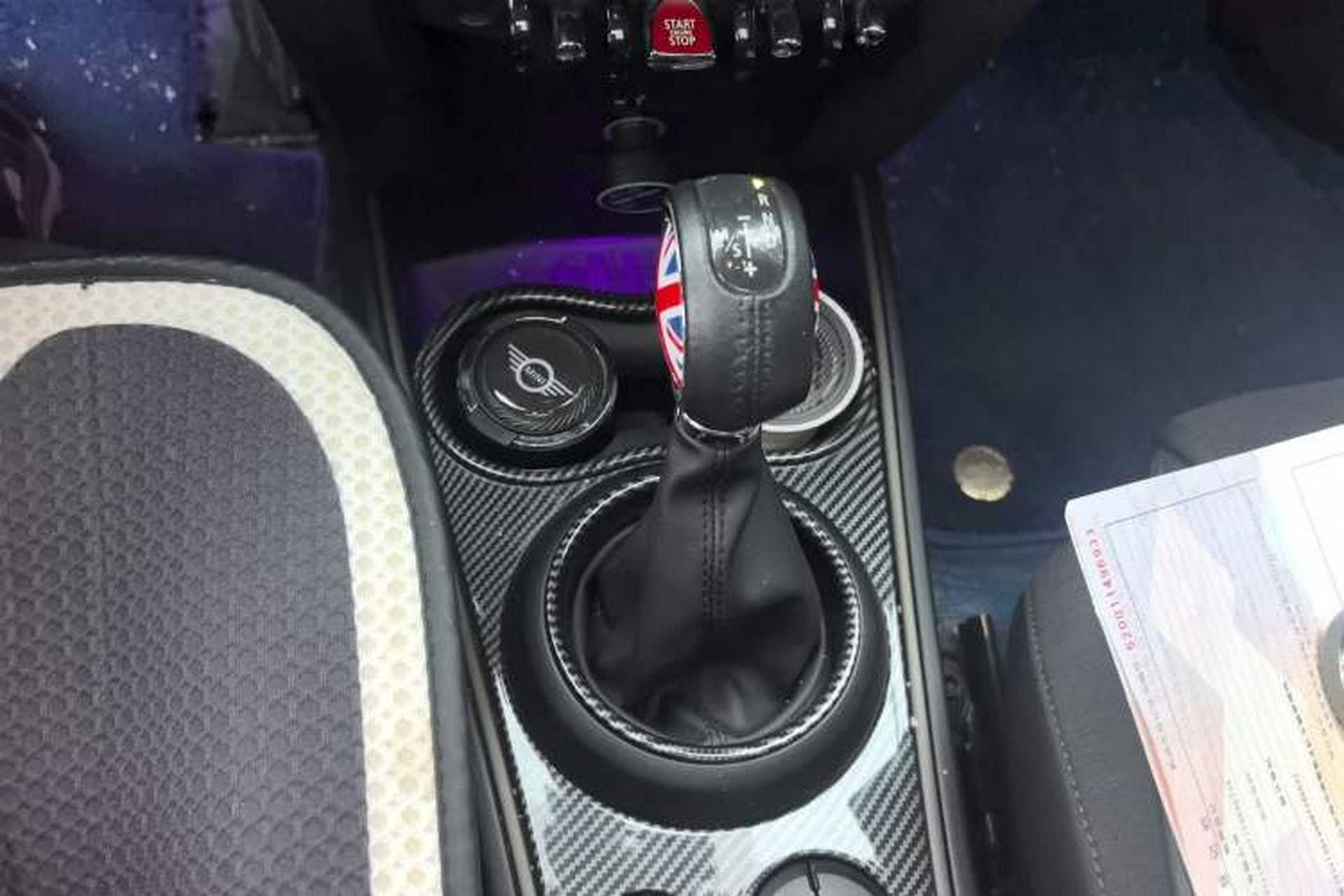 Used MINI Countryman 2018 1.5T COOPER ALL4 Classic Edition Gear Lever