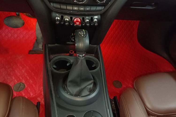 Used MINI Countryman 2018 1.5T COOPER Artist Gear Lever