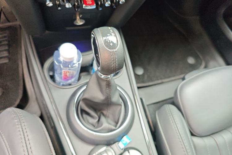 Used MINI Countryman 2018 2.0T COOPER S ALL4 Artist Gear Lever