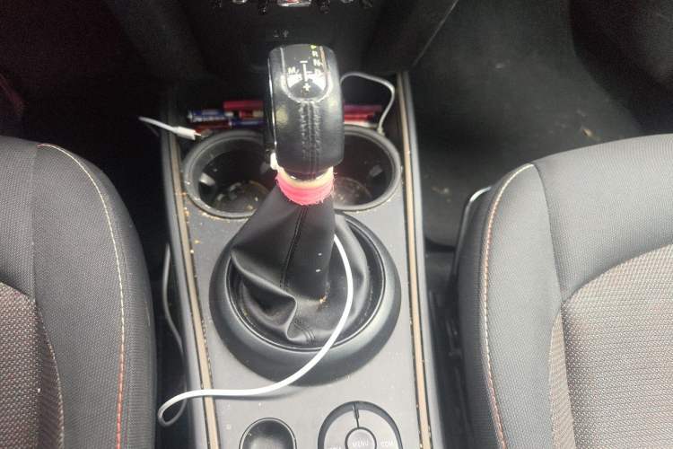 Used MINI Countryman 2018 1.5T COOPER Special Edition Gear Lever