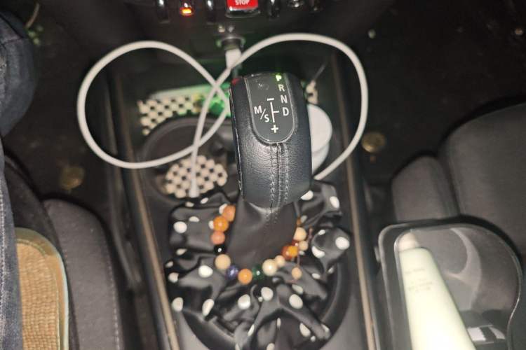 Used MINI Countryman 2018 1.5T COOPER ALL4 Classic Edition Gear Lever