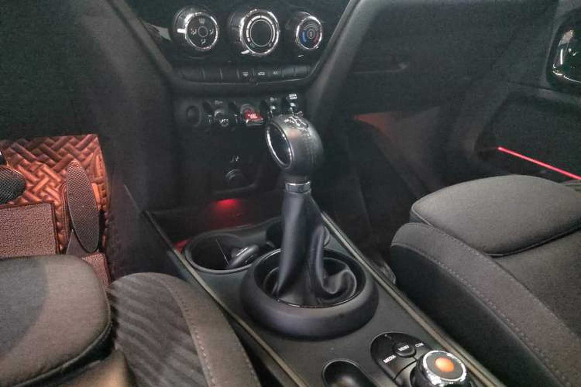 Used MINI Countryman 2018 1.5T COOPER ALL4 Classic Edition Gear Lever