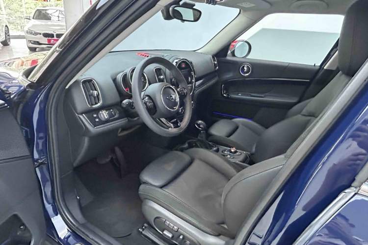 Used MINI Countryman 2018 1.5T COOPER ALL4 Artist Interior 1