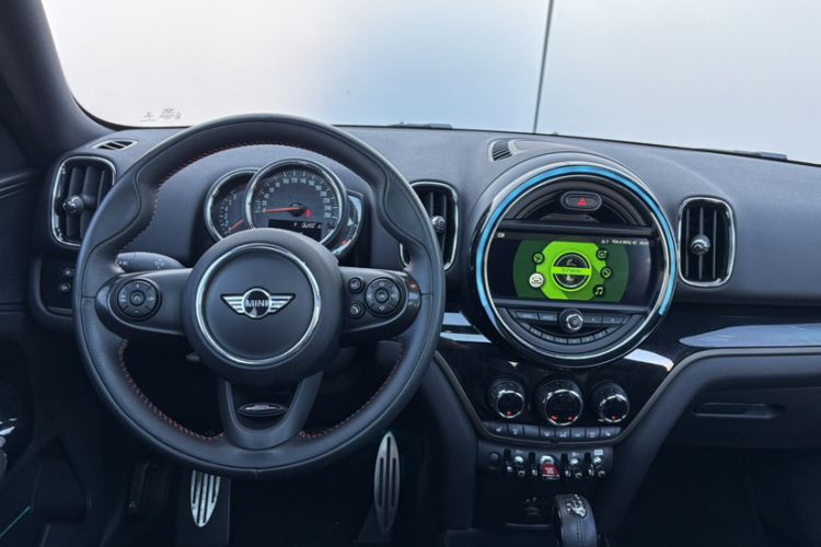 Used MINI Countryman 2018 1.5T COOPER ALL4 Racing Driver Interior 2