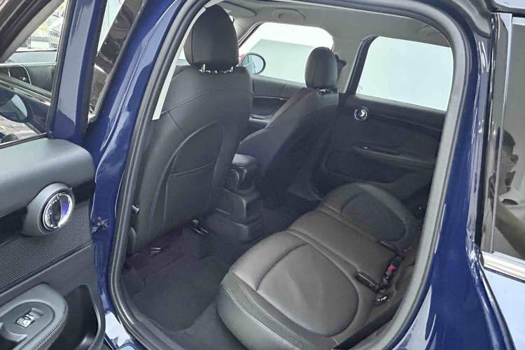 Used MINI Countryman 2018 1.5T COOPER ALL4 Artist Interior 2