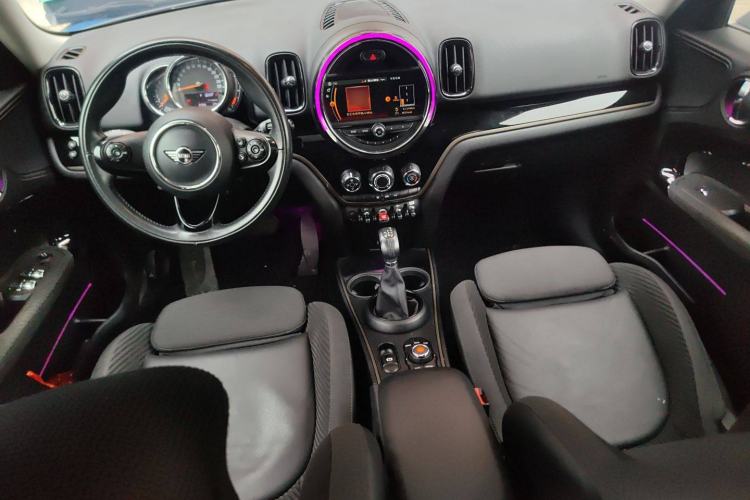 Used MINI Countryman 2018 1.5T COOPER ALL4 Classic Edition Interior 2