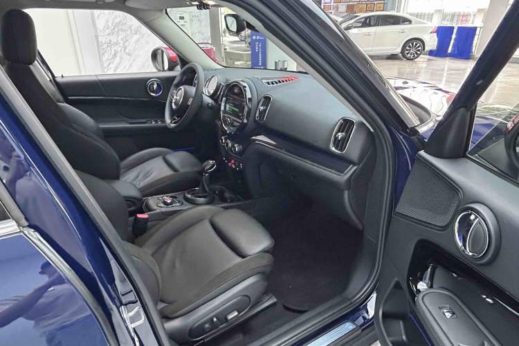 Used MINI Countryman 2018 1.5T COOPER ALL4 Artist Interior 3
