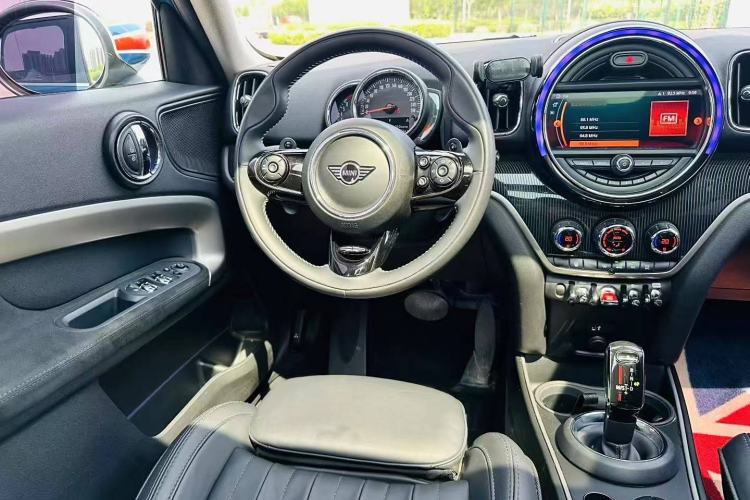 Used MINI Countryman 2018 2.0T COOPER S ALL4 Racing Driver Interior 4
