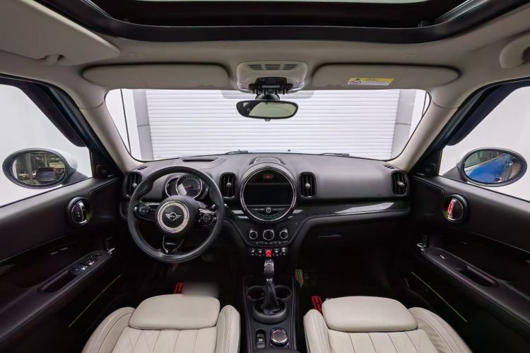 Used MINI Countryman 2018 2.0T COOPER S ALL4 Artist Interior 4