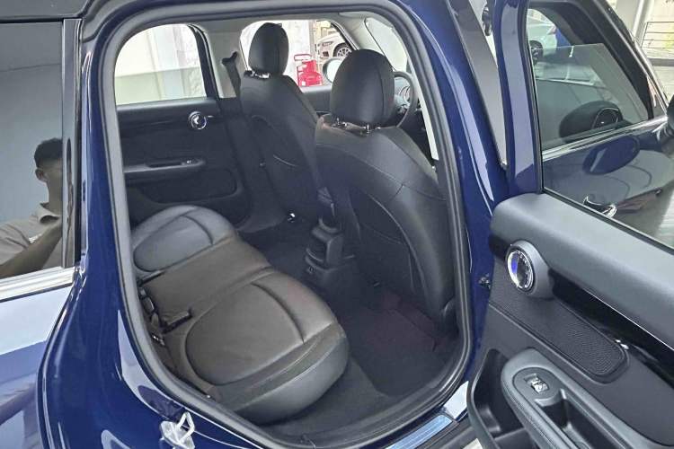 Used MINI Countryman 2018 1.5T COOPER ALL4 Artist Interior 4