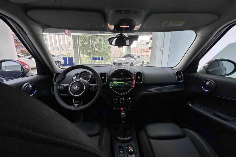 Used MINI Countryman 2018 1.5T COOPER ALL4 Artist Interior 5