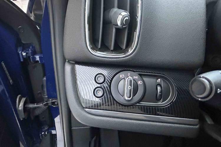 Used MINI Countryman 2018 1.5T COOPER ALL4 Artist Interior 6