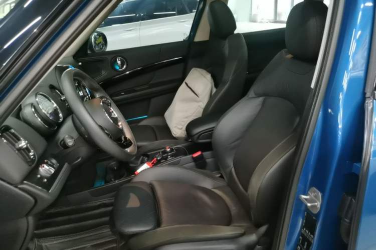 Used MINI Countryman 2018 1.5T COOPER ALL4 Artist Left Front Seat