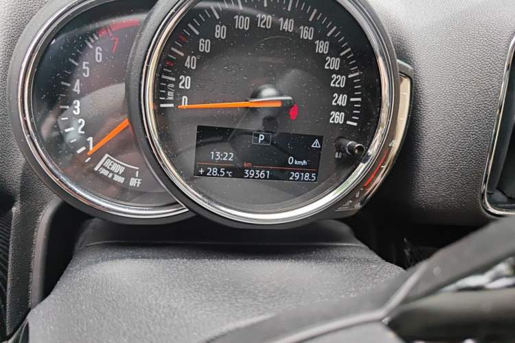 Used MINI Countryman 2018 2.0T COOPER S ALL4 Artist Odometer Close Up