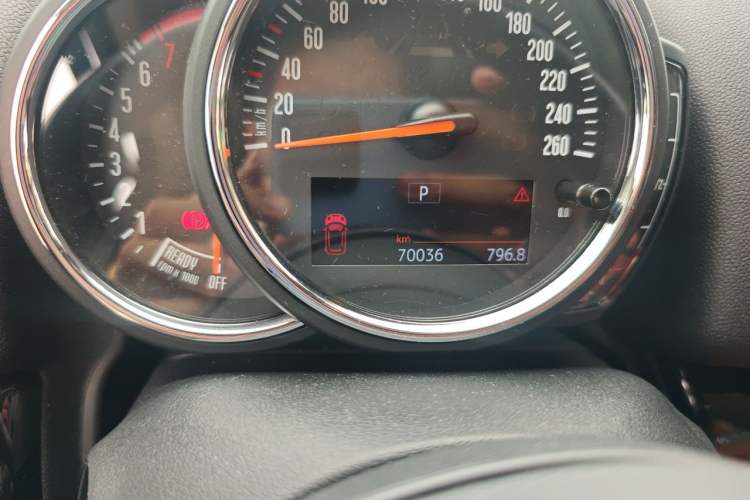 Used MINI Countryman 2018 1.5T COOPER Special Edition Odometer Close Up