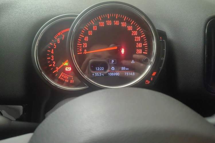 Used MINI Countryman 2018 1.5T COOPER Special Edition Odometer Close Up