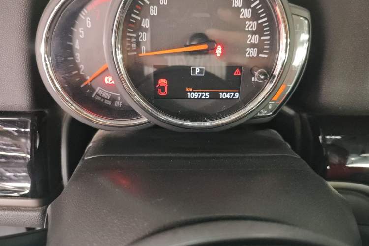 Used MINI Countryman 2018 1.5T COOPER Special Edition Odometer Close Up