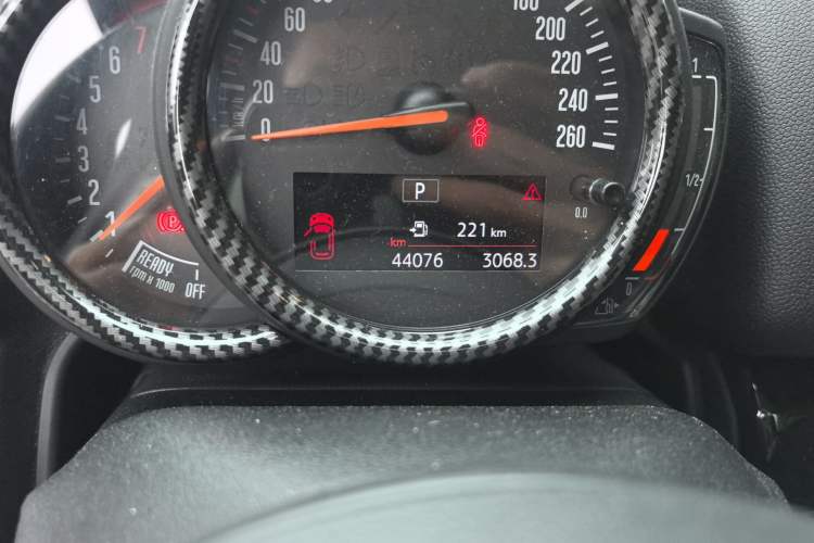 Used MINI Countryman 2018 1.5T COOPER ALL4 Classic Edition Odometer Close Up