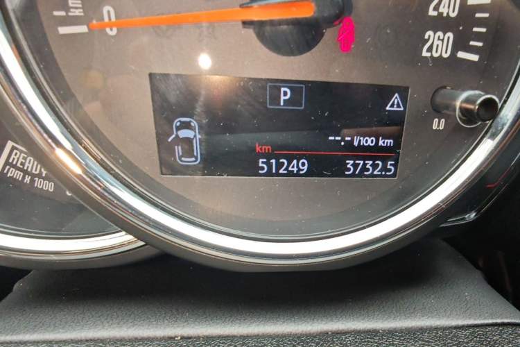 Used MINI Countryman 2018 2.0T COOPER S ALL4 Artist Odometer Close Up