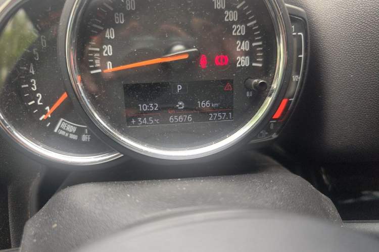 Used MINI Countryman 2018 1.5T COOPER Special Edition Odometer Close Up
