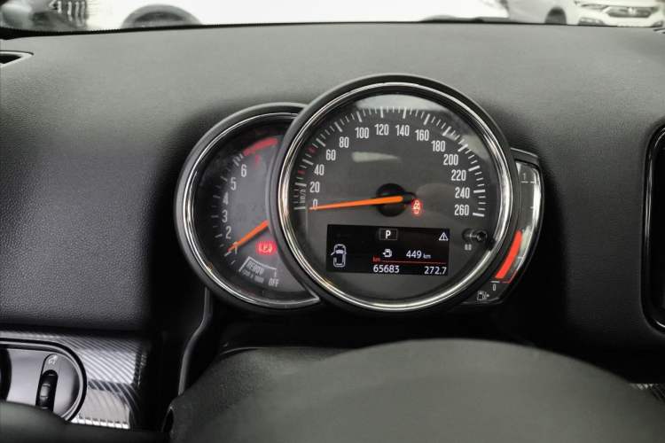 Used MINI Countryman 2018 1.5T COOPER ALL4 Artist Odometer Close Up