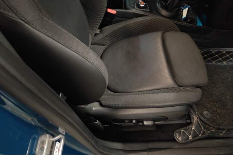 Used MINI Countryman 2018 1.5T COOPER ALL4 Classic Edition Right Front Seat