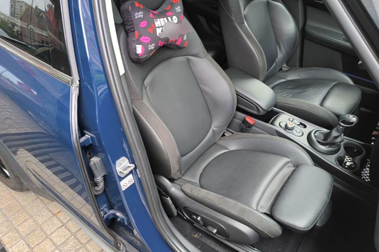 Used MINI Countryman 2018 1.5T COOPER ALL4 Artist Right Front Seat