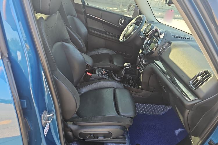 Used MINI Countryman 2018 1.5T COOPER ALL4 Artist Right Front Seat