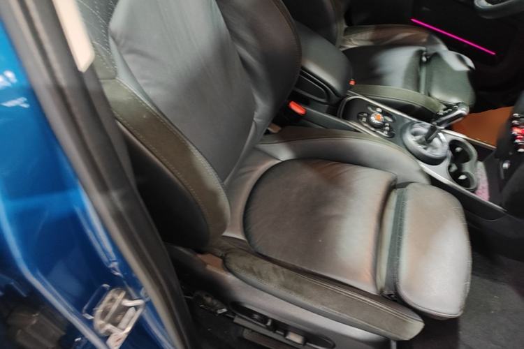 Used MINI Countryman 2018 1.5T COOPER ALL4 Artist Right Front Seat