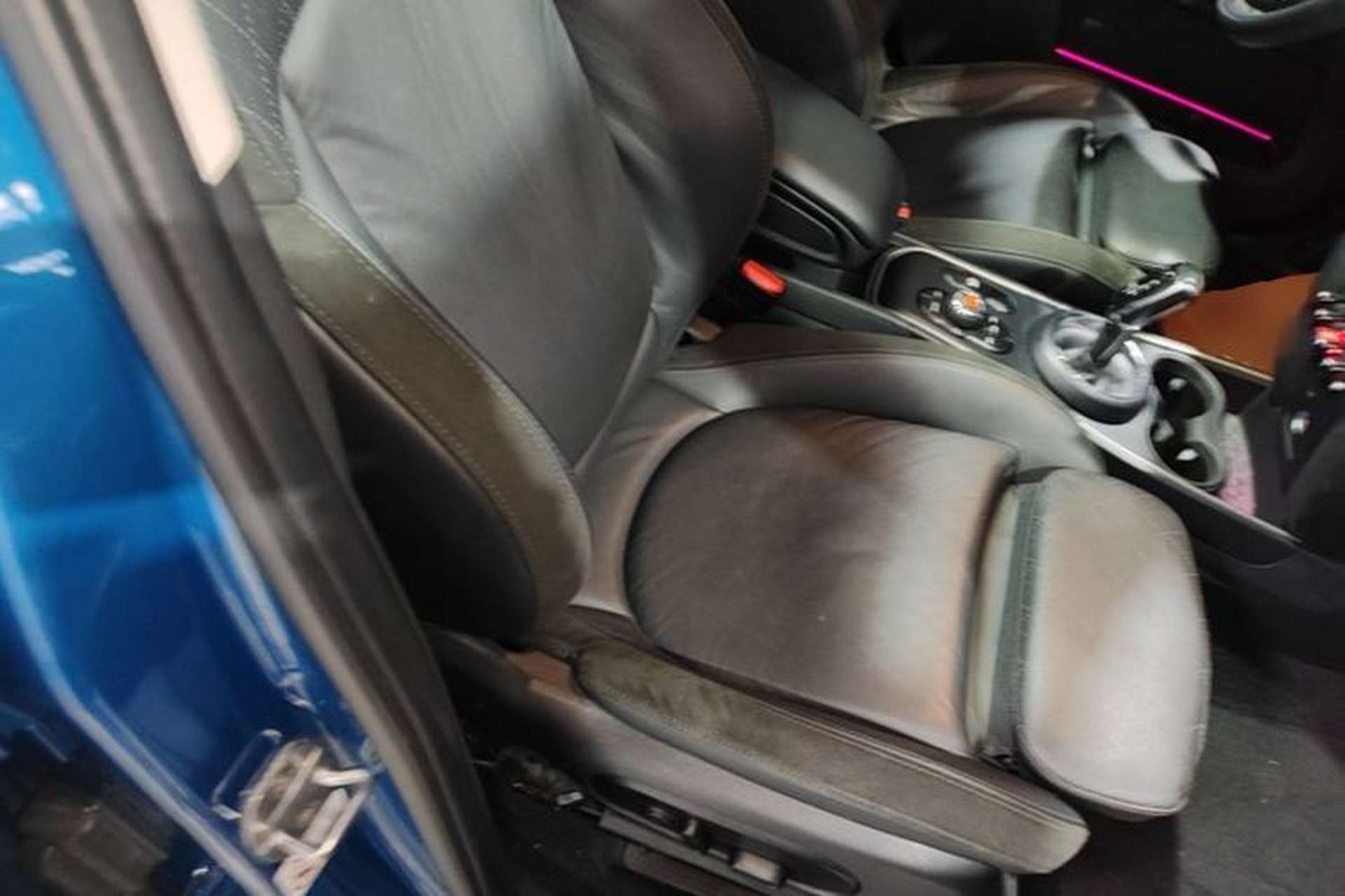 Used MINI Countryman 2018 1.5T COOPER ALL4 Artist Right Front Seat