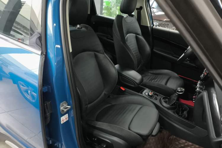 Used MINI Countryman 2018 1.5T COOPER ALL4 Artist Right Front Seat