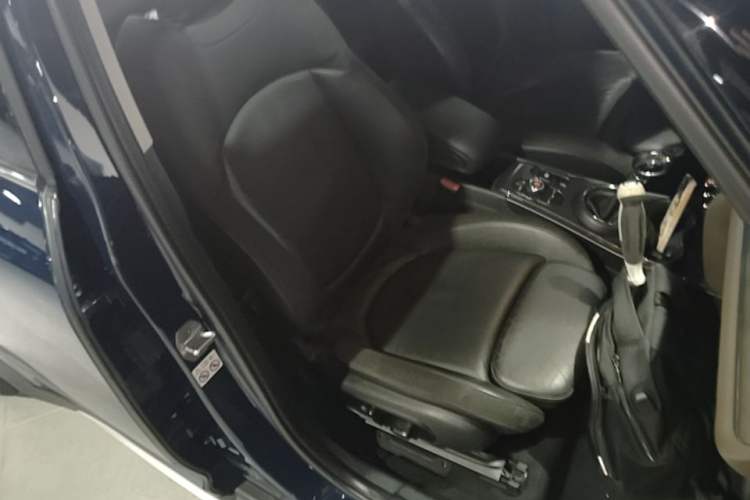 Used MINI Countryman 2018 1.5T COOPER ALL4 Artist Right Front Seat