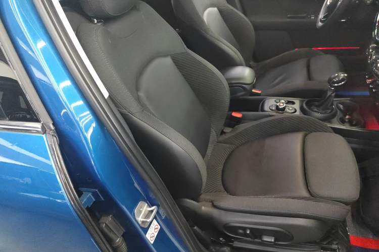 Used MINI Countryman 2018 1.5T COOPER ALL4 Classic Edition Right Front Seat