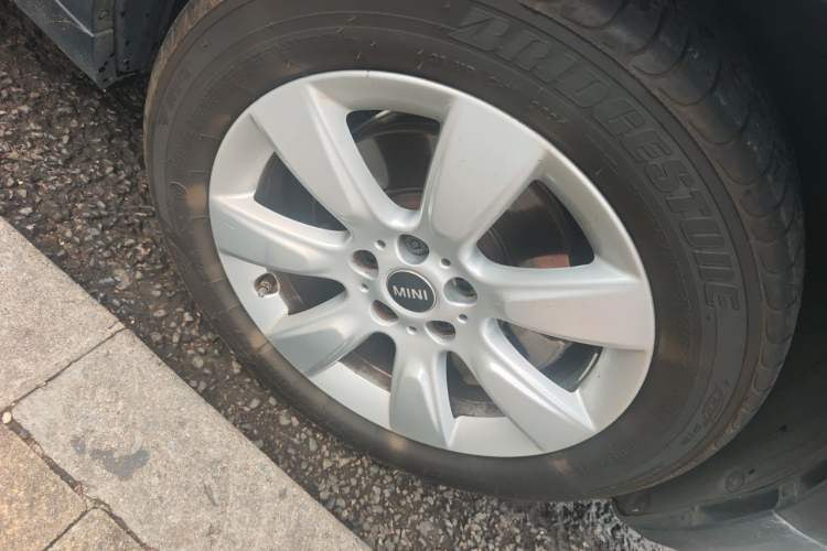 Used MINI Countryman 2018 1.5T COOPER Special Edition Right Front Wheel Hub