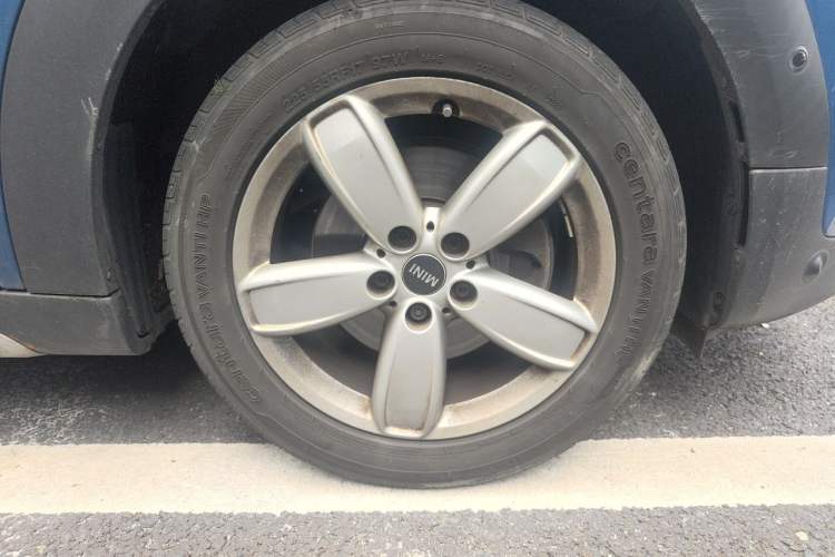 Used MINI Countryman 2018 1.5T COOPER Special Edition Right Front Wheel Hub