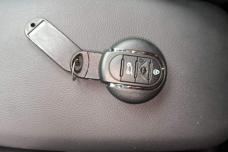 Used MINI Countryman 2018 1.5T COOPER ALL4 Artist Vehicle Key
