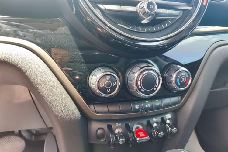 Used MINI Countryman 2018 1.5T COOPER Classic Edition Audio And AC Panel