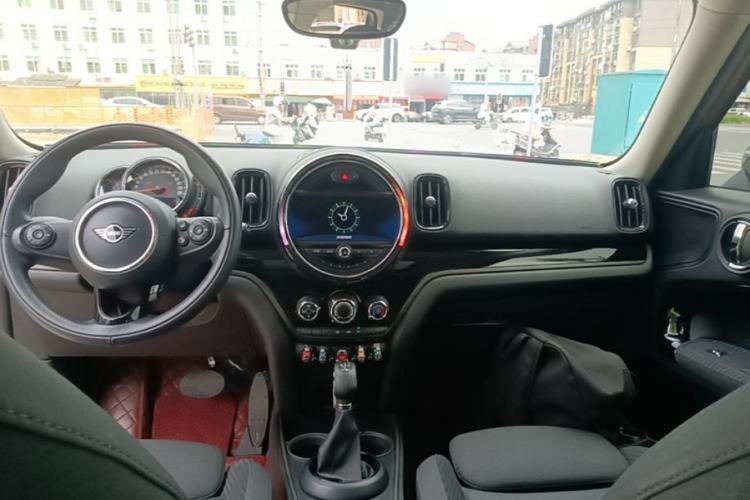 Used MINI Countryman 2018 1.5T COOPER ALL4 Classic Edition Center Console
