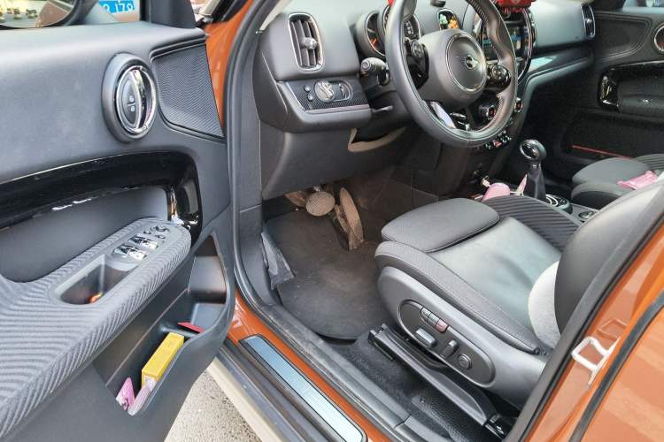 Used MINI Countryman 2018 1.5T COOPER Artist Interior 3