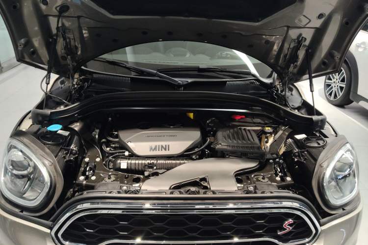 Used MINI Countryman 2018 2.0T COOPER S ALL4 Artist Engine Bay