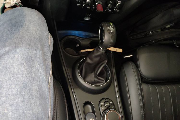 Used MINI Countryman 2018 2.0T COOPER S ALL4 Artist Gear Lever