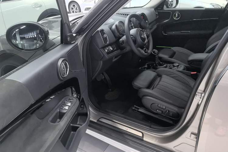 Used MINI Countryman 2018 2.0T COOPER S ALL4 Artist Interior 3