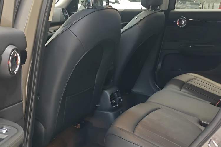 Used MINI Countryman 2018 2.0T COOPER S ALL4 Artist Interior 4