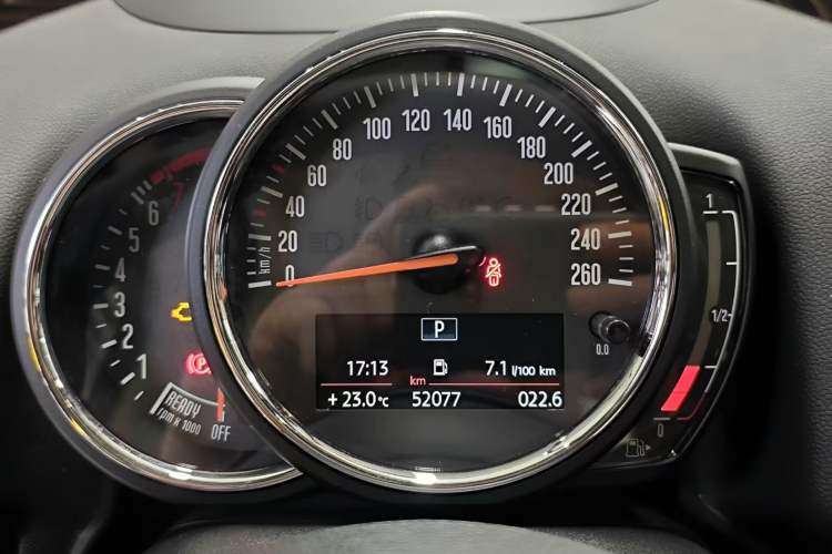 Used MINI Countryman 2018 2.0T COOPER S ALL4 Artist Odometer Close Up