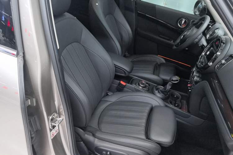 Used MINI Countryman 2018 2.0T COOPER S ALL4 Artist Right Front Seat