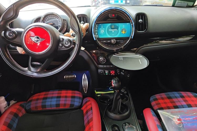 Used MINI Countryman 2018 1.5T COOPER ALL4 Racing Driver Center Console