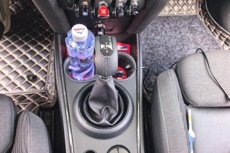 Used MINI Countryman 2018 1.5T COOPER Artist Gear Lever