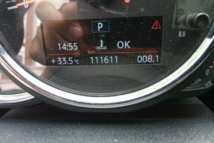 Used MINI Countryman 2018 2.0T COOPER S ALL4 Artist Odometer Close Up