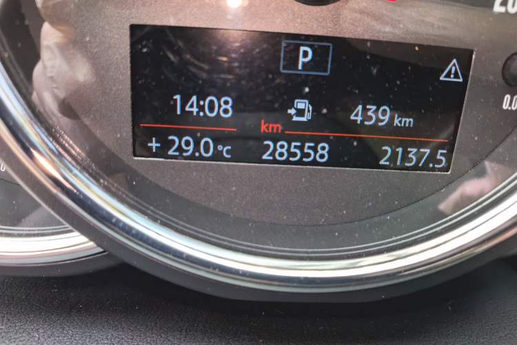Used MINI Countryman 2018 1.5T COOPER Artist Odometer Close Up
